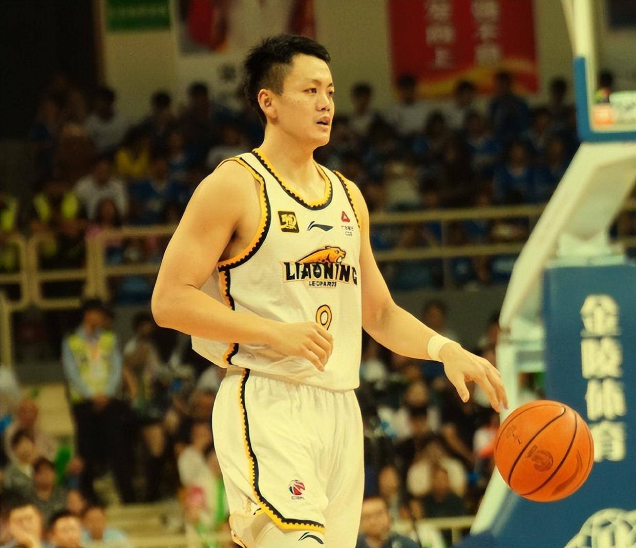 山西男篮遭遇困境，艰难拼搏寻找突破的简单介绍