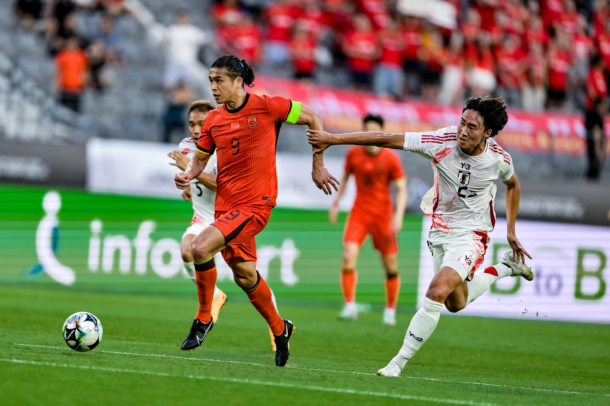 国内足球队在国际赛场中惨遭挫败,形势严峻 国内足球队在国际赛场中惨遭挫败,形势严峻