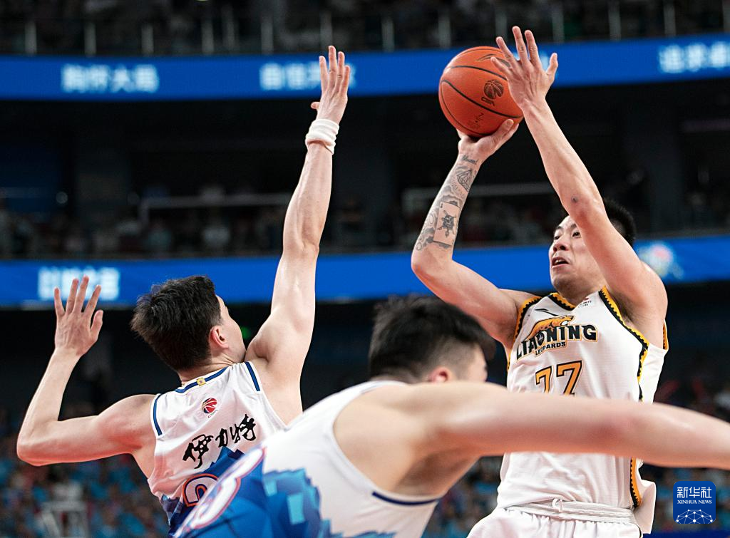 九州-福建男篮挑战辽宁男篮，赛前气氛紧张(然而,本赛季的福建男篮却徘徊下游,状态低迷)