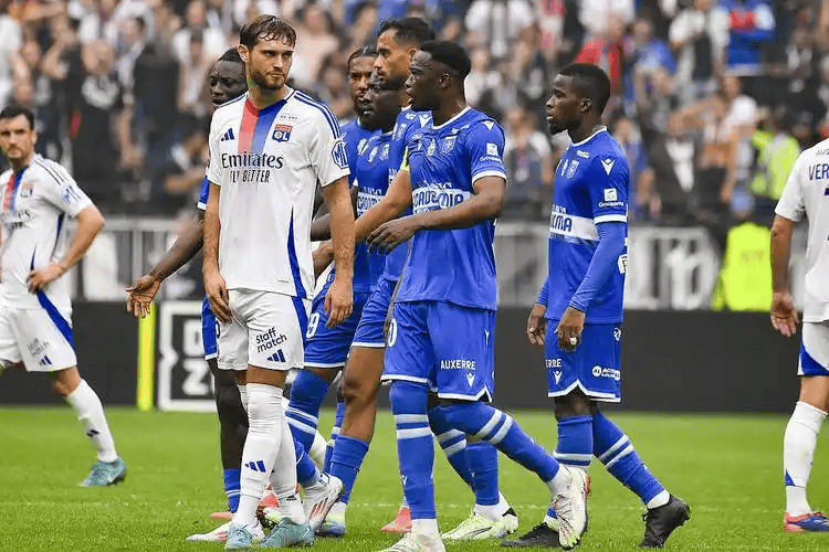 里尔客场逼平对手，法甲争冠排名微降的简单介绍